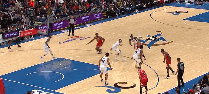 熊猫体育中国App-青岛队碾压公牛，保罗高光表现