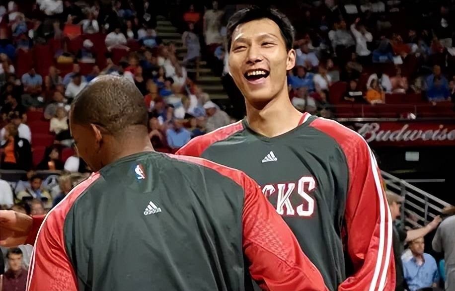 勇士鏖战火箭，易建联高光表现