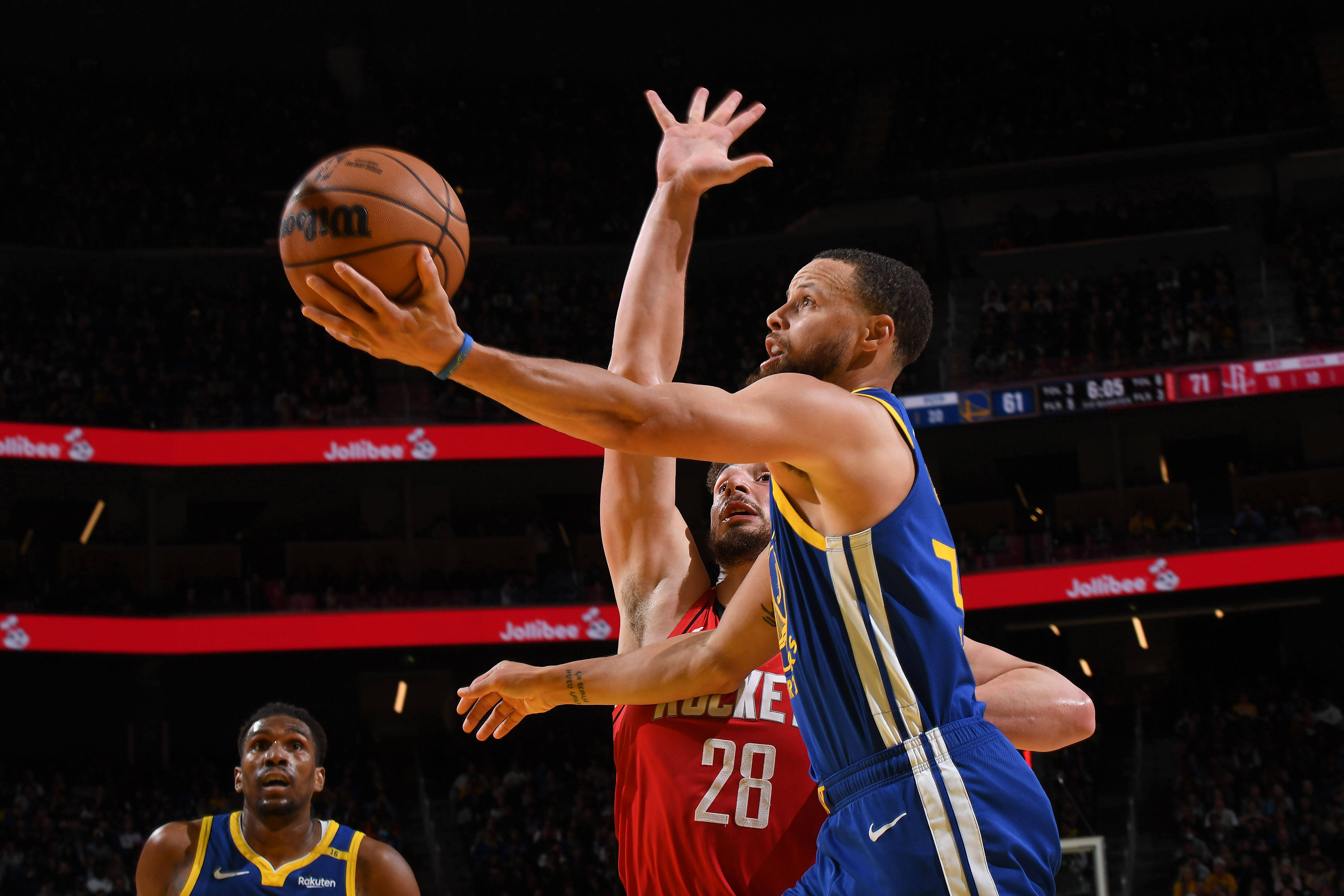 勇士鏖战火箭，易建联高光表现