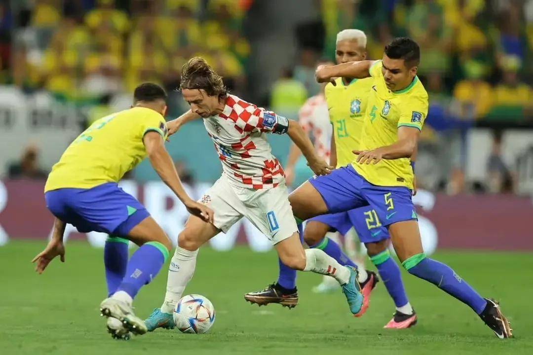 巴西碾压克罗地亚,门迪统治全场 巴西碾压克罗地亚,门迪统治全场