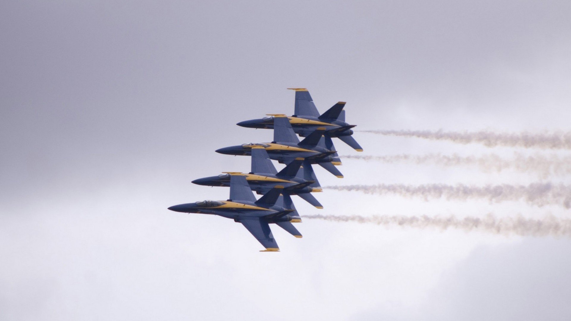 西决生死战焦点战，北京队连续得分压制雄鹿，诠释团队篮球的胜利